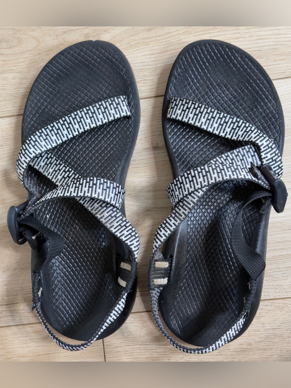 Chaco Women's Mega Z Cloud Sandals Vibin Black White Strappy Size W8